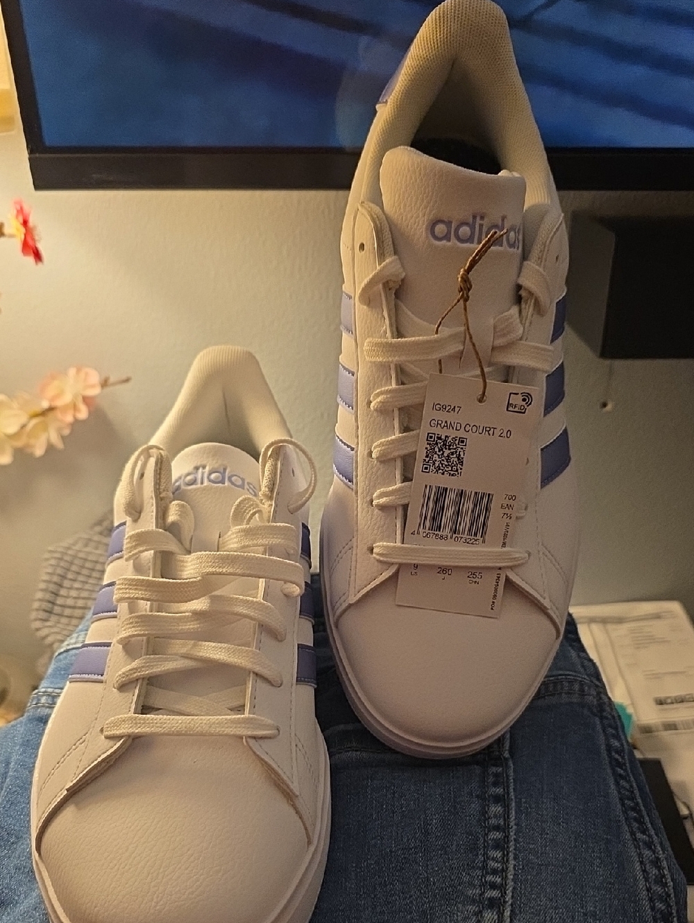 NWT Size 9 Adidas Court 2.0 White Sneakers with Blue/Violet Stripes